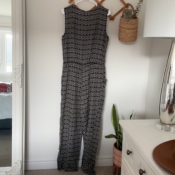 Max Studio | Sleeveless Jumpsuit - Picture 4 of 4